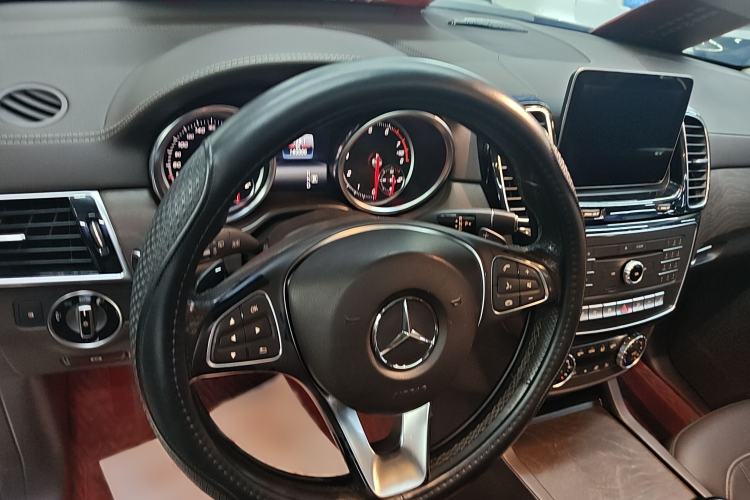 Used Mercedes-Benz GLE 2017 GLE 320 4MATIC Dynamic Model Interior 4