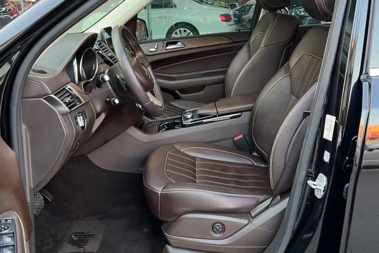 Used Mercedes-Benz GLE 2017 GLE 320 4MATIC Dynamic Model Interior 5