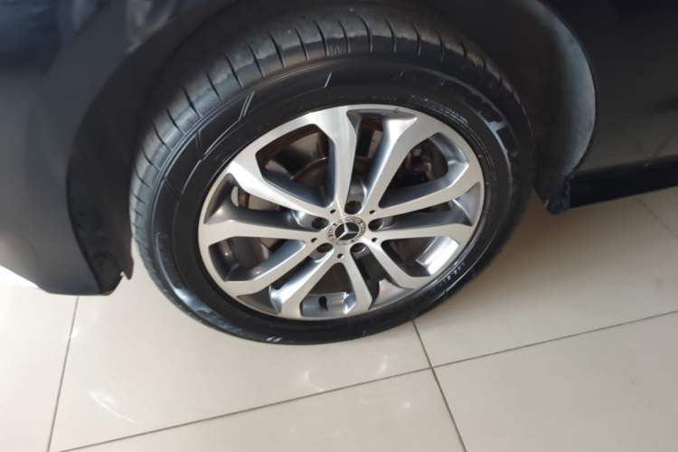 Used Mercedes-Benz GLE 2017 GLE 320 4MATIC Dynamic Model Left Front Wheel Hub