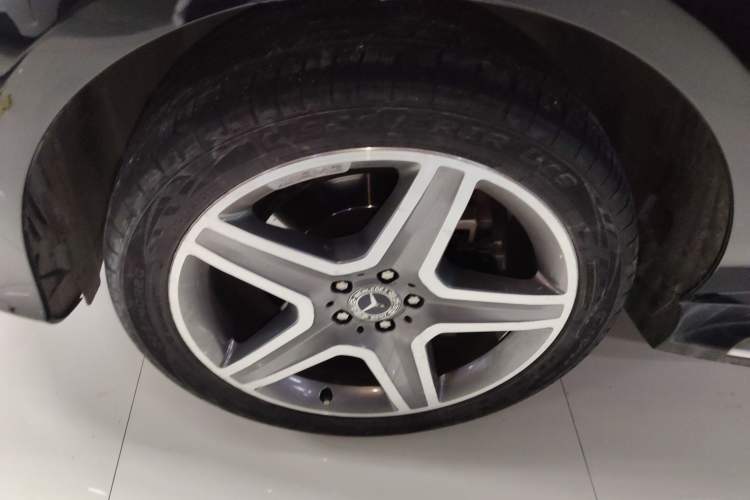 Used Mercedes-Benz GLE 2017 GLE 400 4MATIC Left Front Wheel Hub