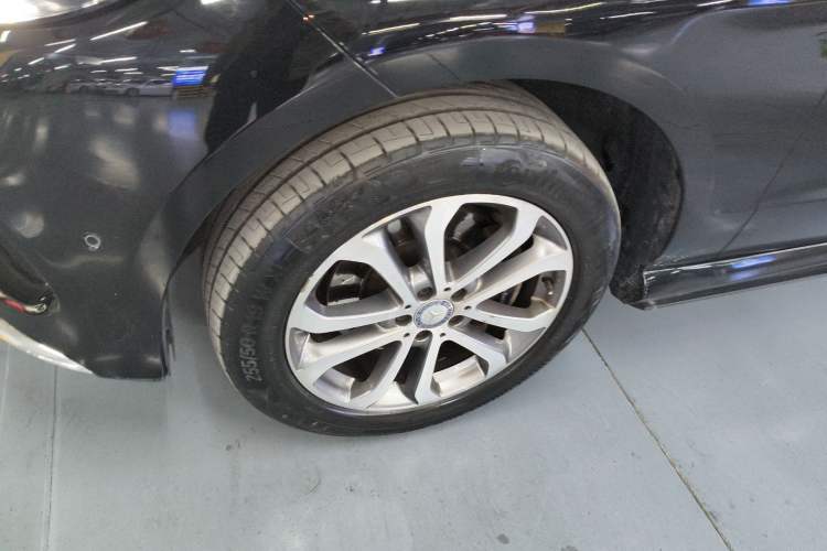 Used Mercedes-Benz GLE 2017 GLE 320 4MATIC Dynamic Model Left Front Wheel Hub