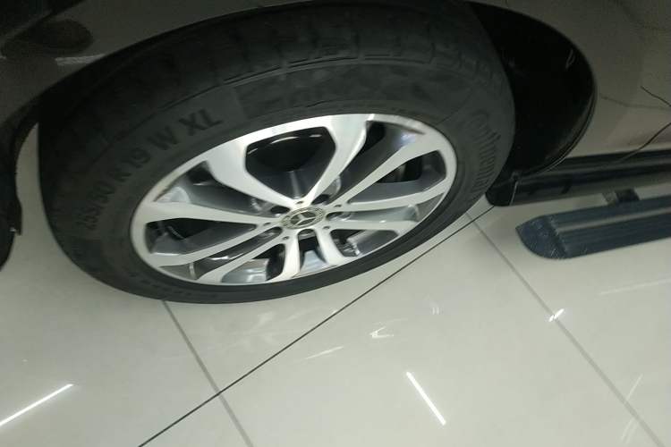 Used Mercedes-Benz GLE 2017 GLE 320 4MATIC Dynamic Model Left Front Wheel Hub