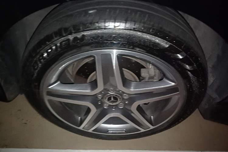Used Mercedes-Benz GLE 2017 GLE 400 4MATIC Left Front Wheel Hub