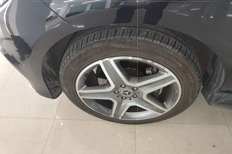 Used Mercedes-Benz GLE 2017 GLE 400 4MATIC Left Front Wheel Hub
