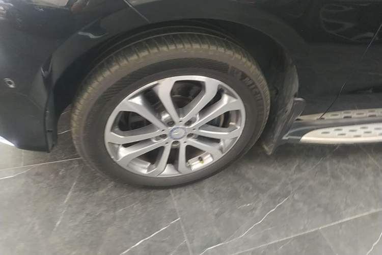 Used Mercedes-Benz GLE 2017 GLE 320 4MATIC Dynamic Model Left Front Wheel Hub