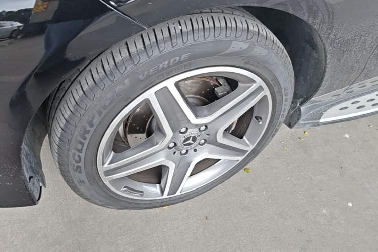 Used Mercedes-Benz GLE 2017 GLE 400 4MATIC Left Front Wheel Hub