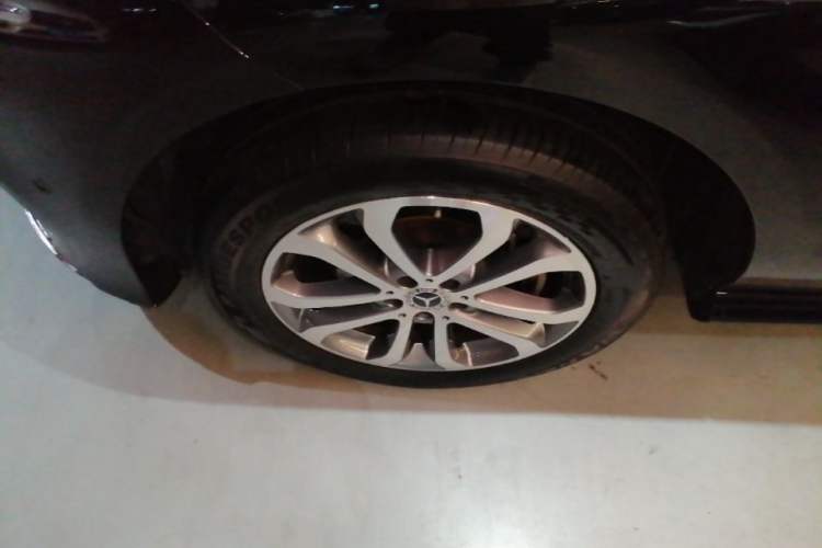 Used Mercedes-Benz GLE 2017 GLE 320 4MATIC Dynamic Model Left Front Wheel Hub