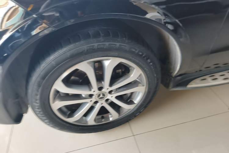 Used Mercedes-Benz GLE 2017 GLE 320 4MATIC Dynamic Model Left Front Wheel Hub