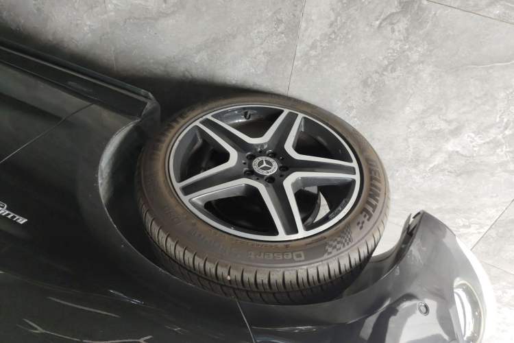 Used Mercedes-Benz GLE 2017 GLE 320 4MATIC Dynamic Model Left Front Wheel Hub