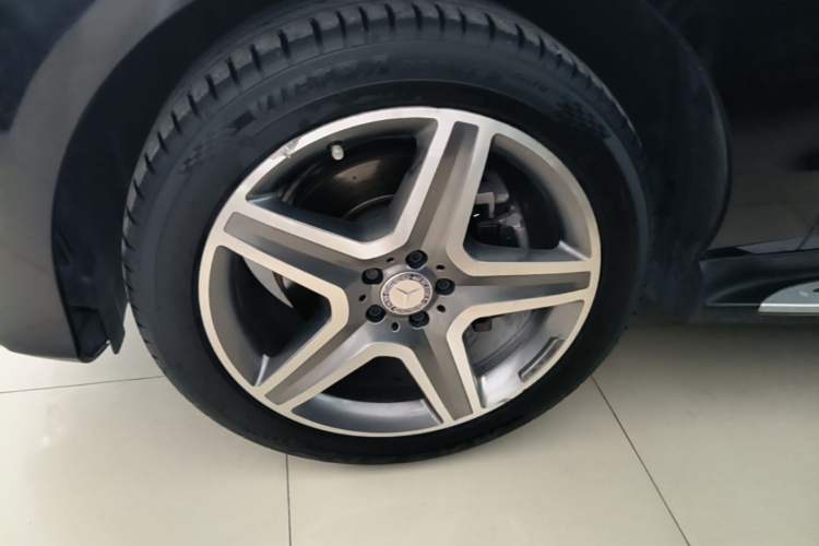 Used Mercedes-Benz GLE 2017 GLE 320 4MATIC Dynamic Model Left Front Wheel Hub