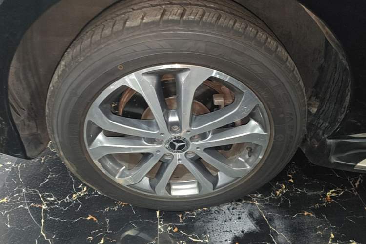 Used Mercedes-Benz GLE 2017 GLE 320 4MATIC Dynamic Model Left Front Wheel Hub
