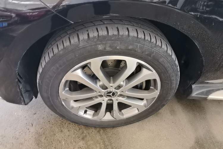 Used Mercedes-Benz GLE 2017 GLE 320 4MATIC Dynamic Model Left Front Wheel Hub