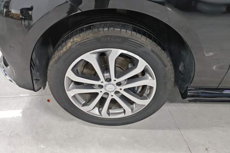 Used Mercedes-Benz GLE 2017 GLE 320 4MATIC Dynamic Model Left Front Wheel Hub