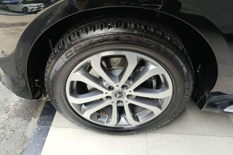 Used Mercedes-Benz GLE 2017 GLE 320 4MATIC Dynamic Model Left Front Wheel Hub
