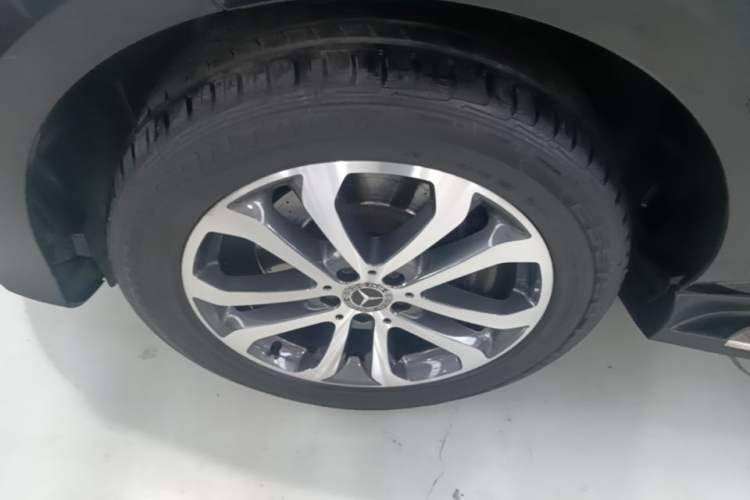 Used Mercedes-Benz GLE 2017 GLE 320 4MATIC Dynamic Model Left Front Wheel Hub