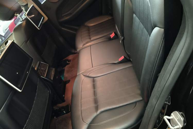 Used Mercedes-Benz GLE 2017 GLE 320 4MATIC Dynamic Model Left Rear Seat