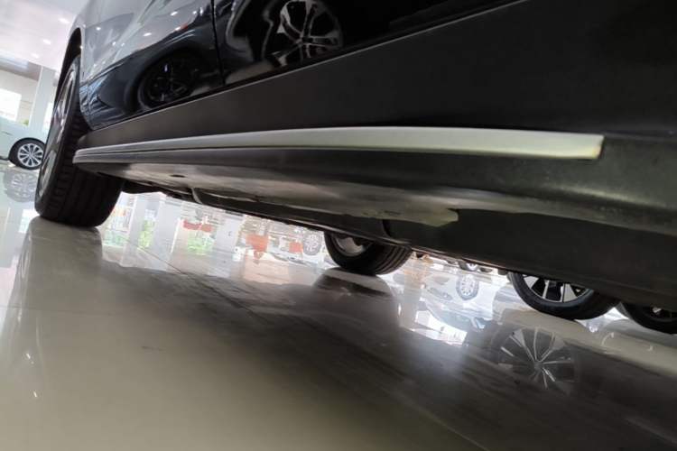 Used Mercedes-Benz GLE 2017 GLE 320 4MATIC Dynamic Model Left Side Sill