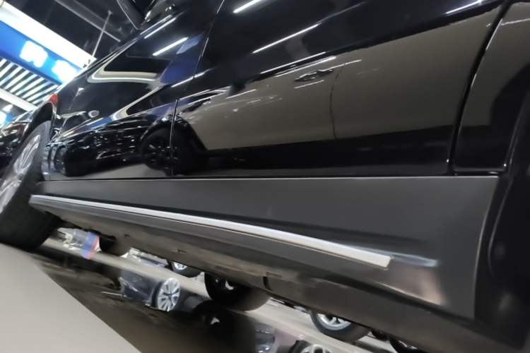 Used Mercedes-Benz GLE 2017 GLE 320 4MATIC Dynamic Model Left Side Sill
