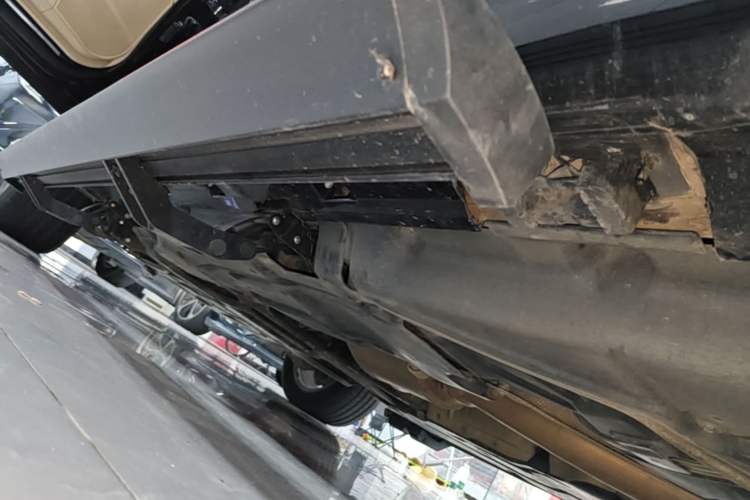Used Mercedes-Benz GLE 2017 GLE 320 4MATIC Dynamic Model Left Side Sill
