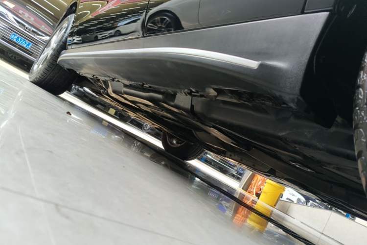 Used Mercedes-Benz GLE 2017 GLE 320 4MATIC Dynamic Model Left Side Sill