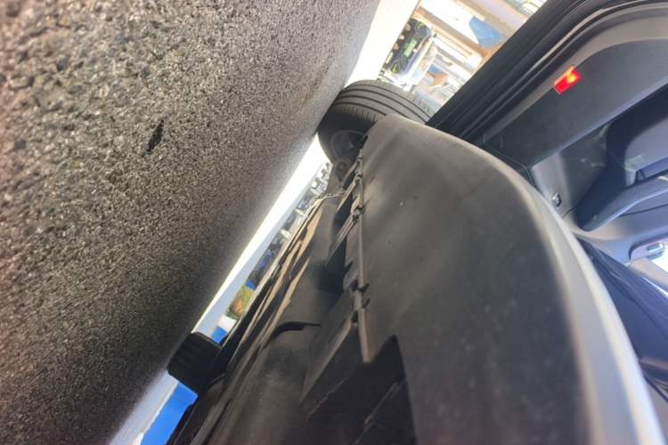 Used Mercedes-Benz GLE 2017 GLE 320 4MATIC Dynamic Model Left Side Sill
