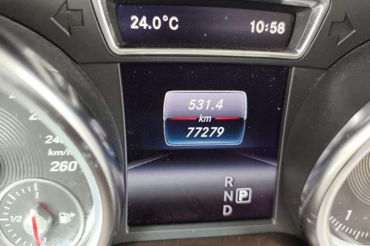 Used Mercedes-Benz GLE 2017 GLE 320 4MATIC Luxury Model Odometer Close Up