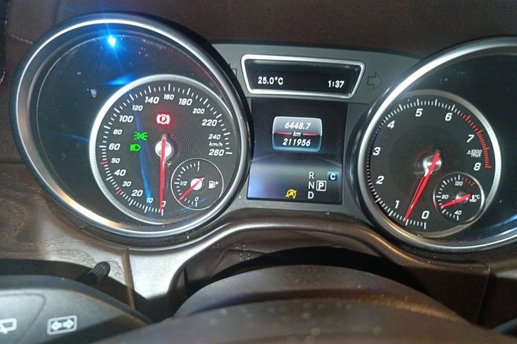 Used Mercedes-Benz GLE 2017 GLE 320 4MATIC Dynamic Model Odometer Close Up