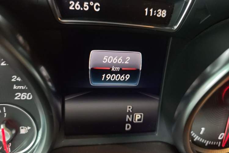 Used Mercedes-Benz GLE 2017 GLE 320 4MATIC Dynamic Model Odometer Close Up