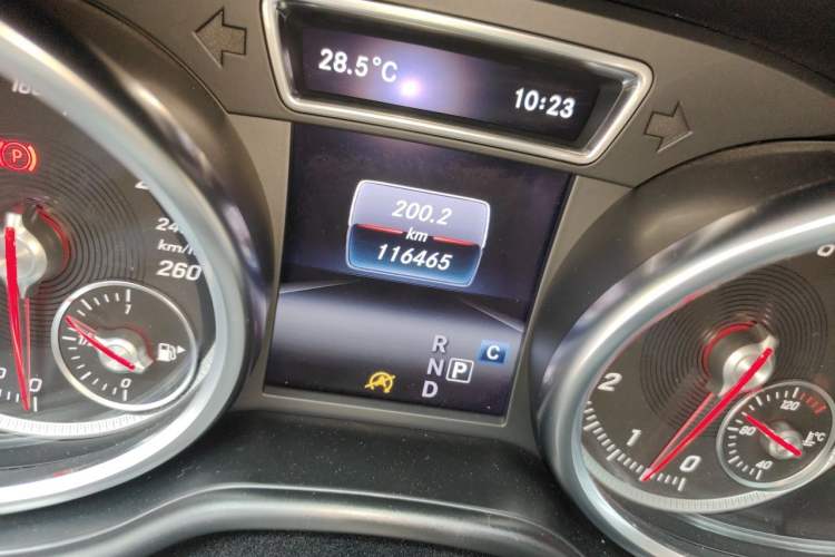 Used Mercedes-Benz GLE 2017 GLE 320 4MATIC Luxury Model Odometer Close Up
