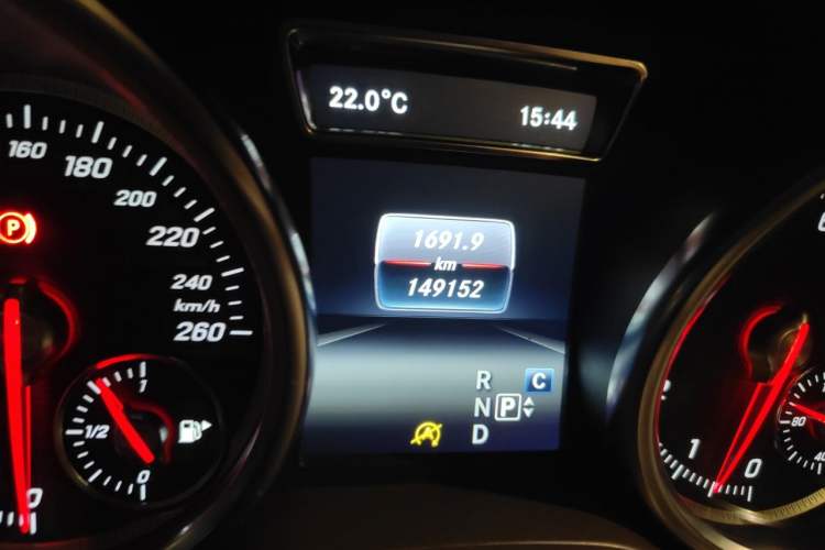 Used Mercedes-Benz GLE 2017 GLE 320 4MATIC Dynamic Model Odometer Close Up