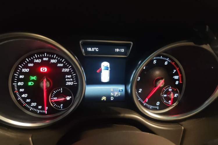 Used Mercedes-Benz GLE 2017 GLE 320 4MATIC Dynamic Model Odometer Close Up