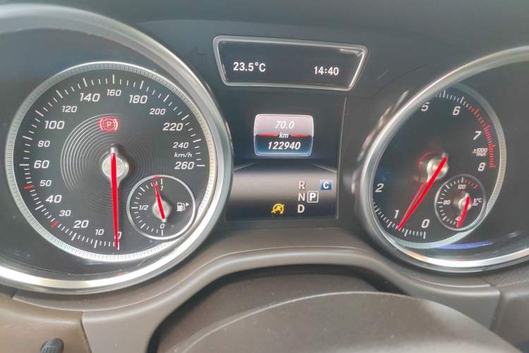 Used Mercedes-Benz GLE 2017 GLE 320 4MATIC Dynamic Model Odometer Close Up