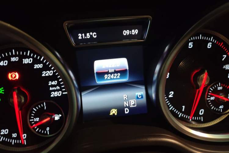 Used Mercedes-Benz GLE 2017 GLE 320 4MATIC Dynamic Model Odometer Close Up