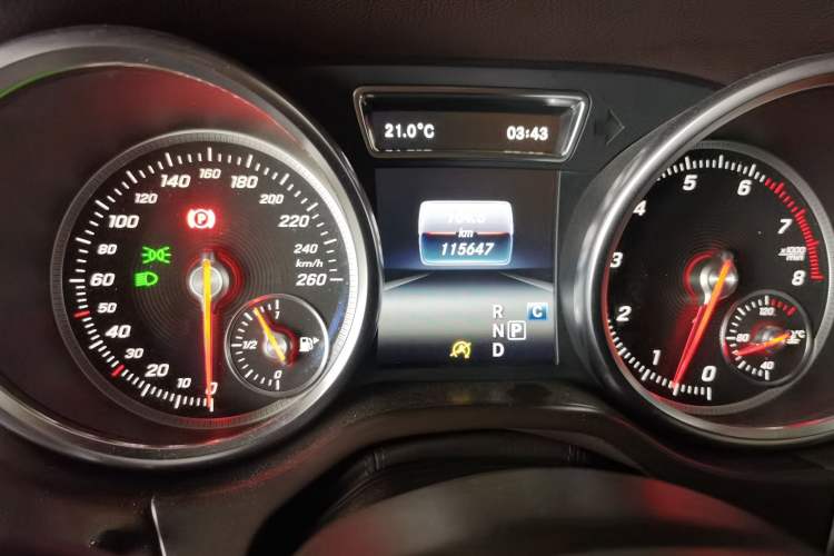 Used Mercedes-Benz GLE 2017 GLE 400 4MATIC Odometer Close Up