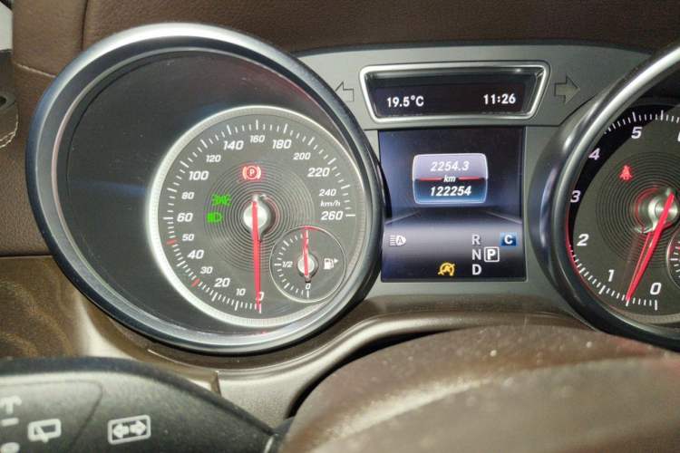 Used Mercedes-Benz GLE 2017 GLE 320 4MATIC Dynamic Model Odometer Close Up