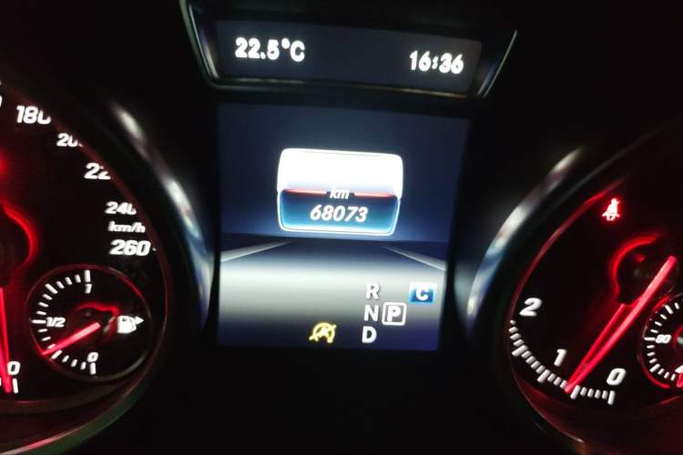 Used Mercedes-Benz GLE 2017 GLE 320 4MATIC Dynamic Model Odometer Close Up