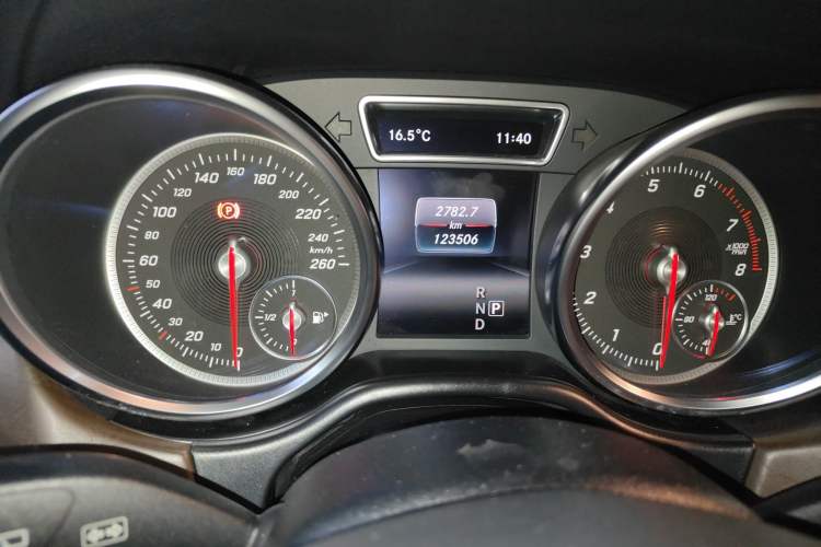 Used Mercedes-Benz GLE 2017 GLE 320 4MATIC Dynamic Model Odometer Close Up