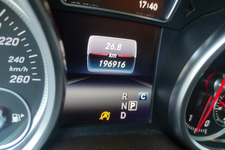 Used Mercedes-Benz GLE 2017 GLE 320 4MATIC Dynamic Model Odometer Close Up