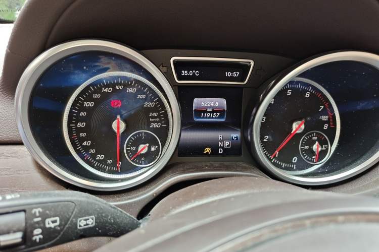 Used Mercedes-Benz GLE 2017 GLE 320 4MATIC Dynamic Model Odometer Close Up