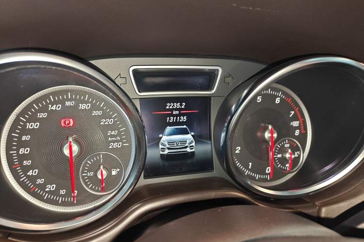 Used Mercedes-Benz GLE 2017 GLE 320 4MATIC Dynamic Model Odometer Close Up