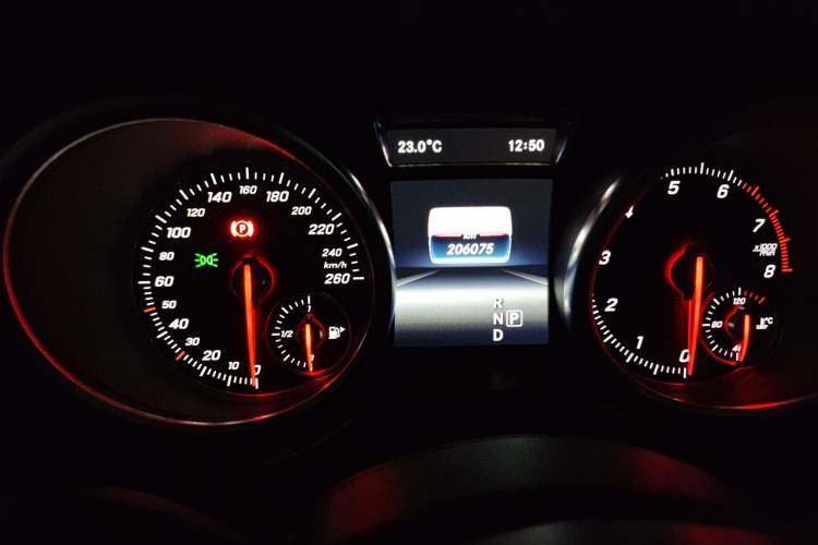 Used Mercedes-Benz GLE 2017 GLE 400 4MATIC Odometer Close Up