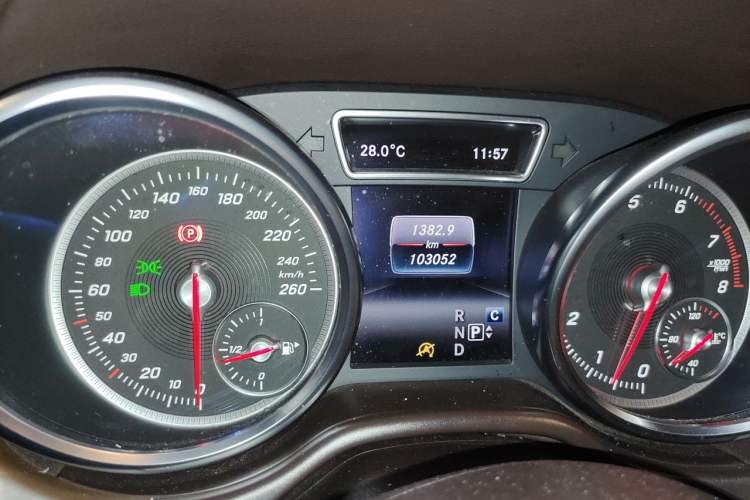 Used Mercedes-Benz GLE 2017 GLE 400 4MATIC Odometer Close Up