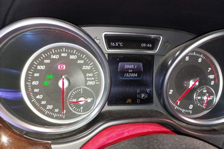 Used Mercedes-Benz GLE  Odometer Close Up