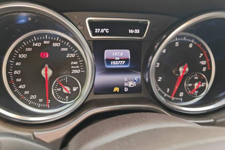 Used Mercedes-Benz GLE 2017 GLE 400 4MATIC Odometer Close Up