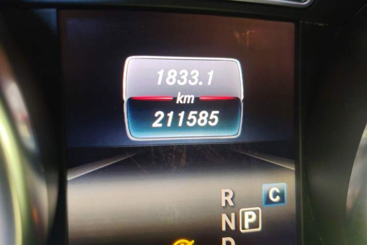 Used Mercedes-Benz GLE  Odometer Close Up