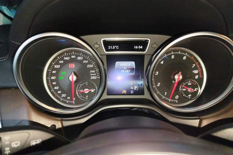 Used Mercedes-Benz GLE 2017 GLE 320 4MATIC Dynamic Model Odometer Close Up