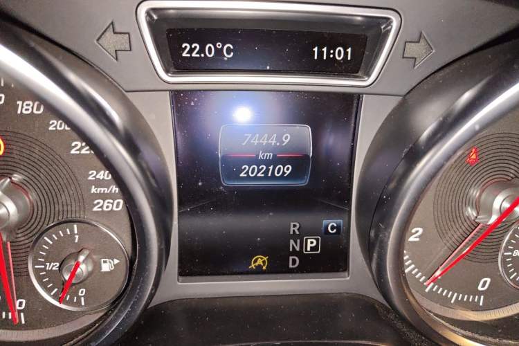 Used Mercedes-Benz GLE 2017 GLE 320 4MATIC Luxury Model Odometer Close Up
