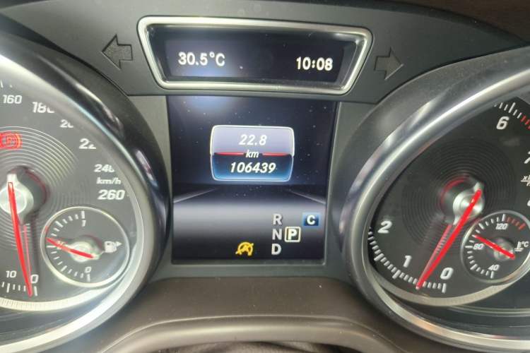 Used Mercedes-Benz GLE 2017 GLE 320 4MATIC Luxury Model Odometer Close Up