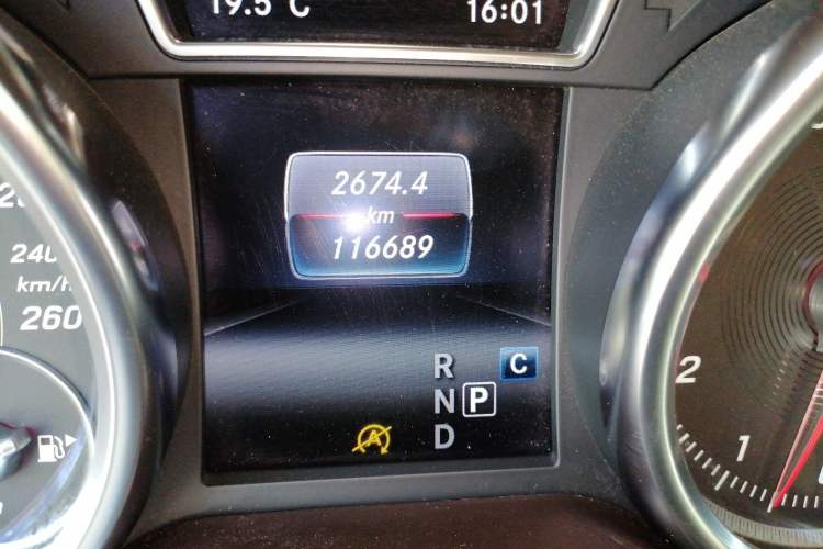 Used Mercedes-Benz GLE 2017 GLE 400 4MATIC Odometer Close Up