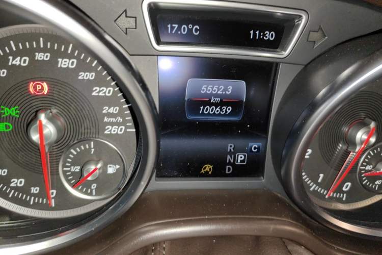 Used Mercedes-Benz GLE 2017 GLE 400 4MATIC Odometer Close Up